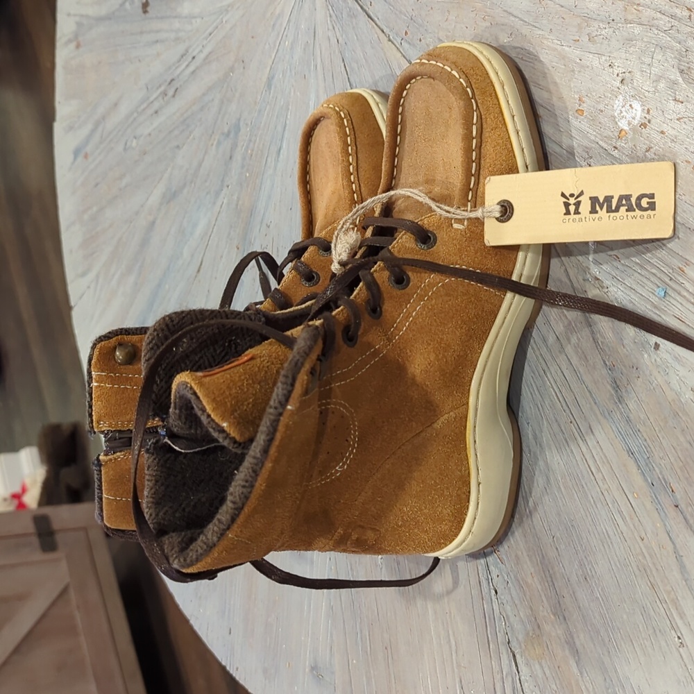 NWT Mag Tan zippered and tie Suede Boots